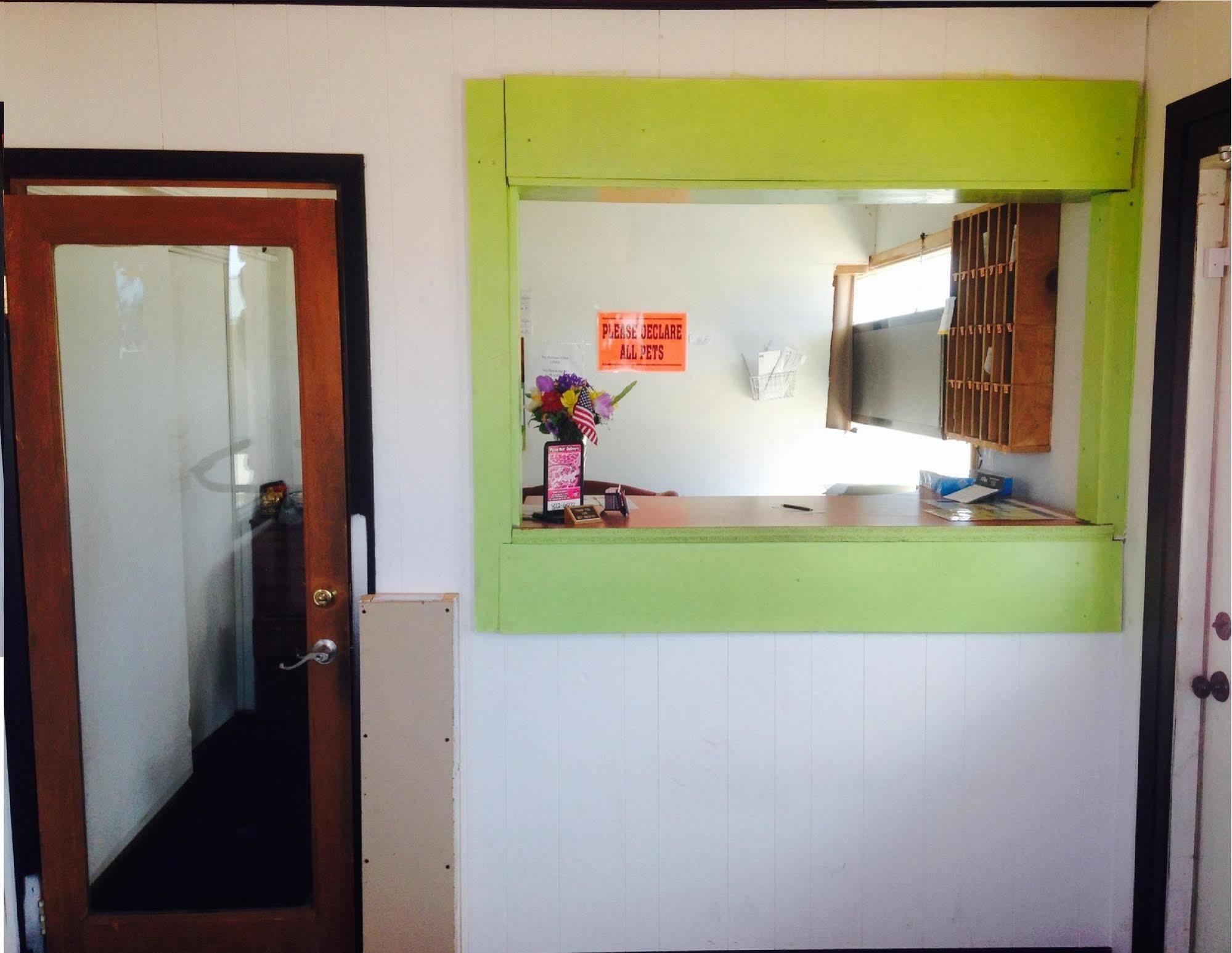 Big 12 Motel Broken Bow Exterior foto